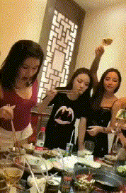 美女内涵动图GIF：如果时间停止了你会做什么？