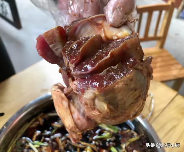 卤牛肉时，记住“1腌2泡”，牛肉不腥不柴，好吃还缩水小