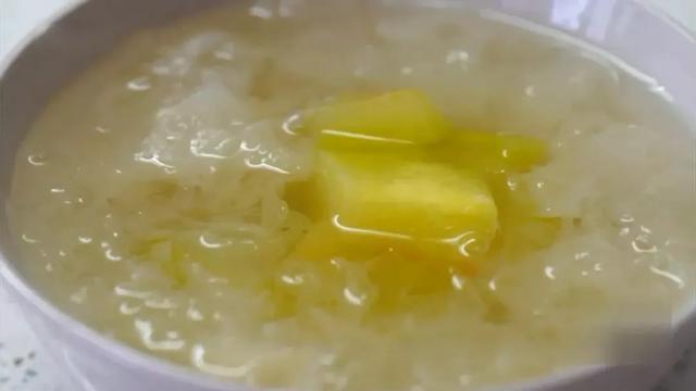 葡萄表面的白霜有毒？5个“水果传言”，可能骗了你好久