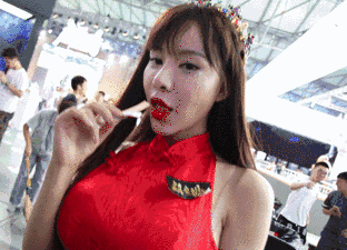 美女内涵动态图图片：以后接送孩子的重任，就交给我吧！