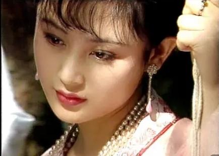 聊斋志异婴宁:“憨女”婴宁：《聊斋》中最爱笑的女妖，言语率真让男友脸红