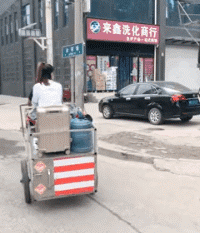 有意思的GIF动态图：你永远不知道，有刘海的妹子脑门有多大？
