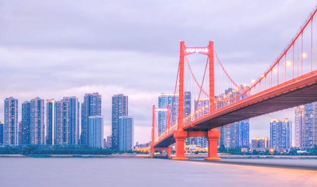 中国城市竞争力前30强出炉：重庆仅位居第28，宁波紧追成都