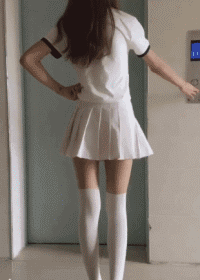 非常内涵的美女GIF图片：前面有这样的妹子，真是一种煎熬