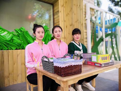 一到节假日，幼儿园提前半天就放学，家长们纳闷了：赶着休假吗？