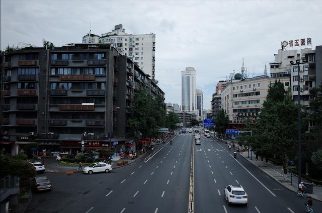 松鼠老爹章燎原：一袋坚果起家，从街头“小混混”到亿万富豪