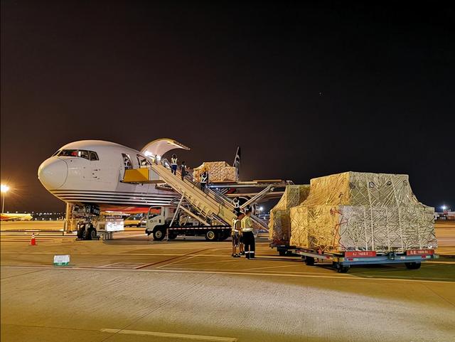 飞机究竟靠什么挣钱？除了载客，原来还有这2笔额外收入