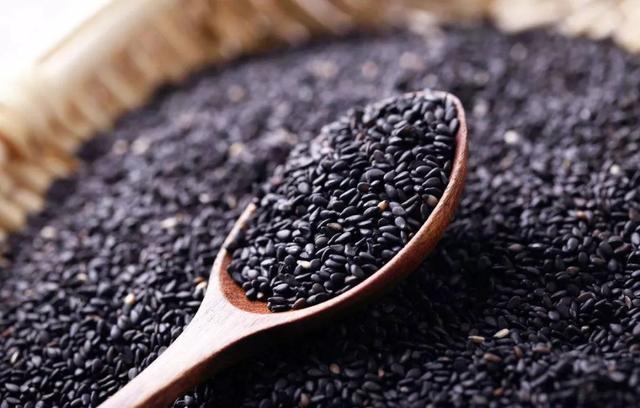 11月22日，是“小雪”节气，饮食上应该吃什么，又该如何养生呢？