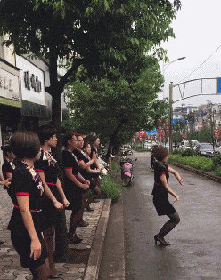 美女的动态图图片：日本排名前三的人工智能机器人美女