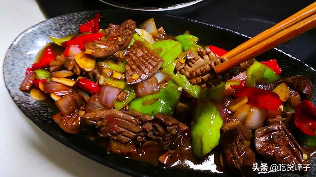 炒腰花時，最忌直接下鍋炒，教你正確做法，脆嫩爽口不腥氣，真香