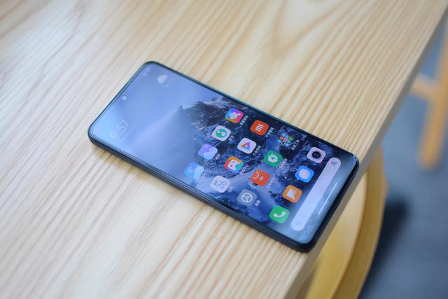 双十一手机别乱买，这三款才叫性价比，适合预算不多的学生党