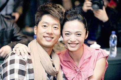 今天我们一起来看看姚晨与凌潇肃的婚姻到底因何而破裂.