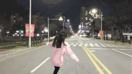 清纯美女的动态图图片：滑板小姐姐系列