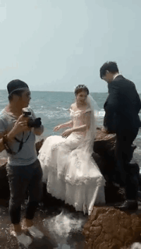 爆笑的动态图片：妹子对这样逛街的男孩毫无抵抗力吧