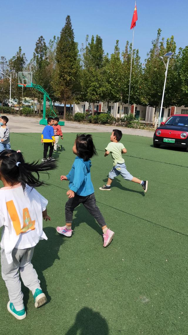 欢度国庆––魏庙镇房村幼儿园