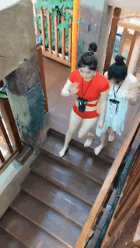邪恶内涵的美女动图图片：抢了一个上午，终于抢到了一个好位置！