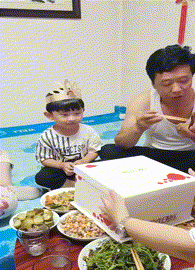爆笑GIF图片：仿佛看到了一个妹子，你们考虑过她的感受吗