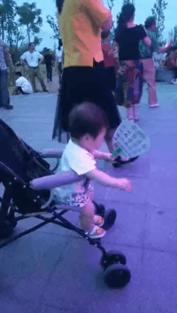 搞笑的动图GIF：我的心在飞，身体却在往下坠！