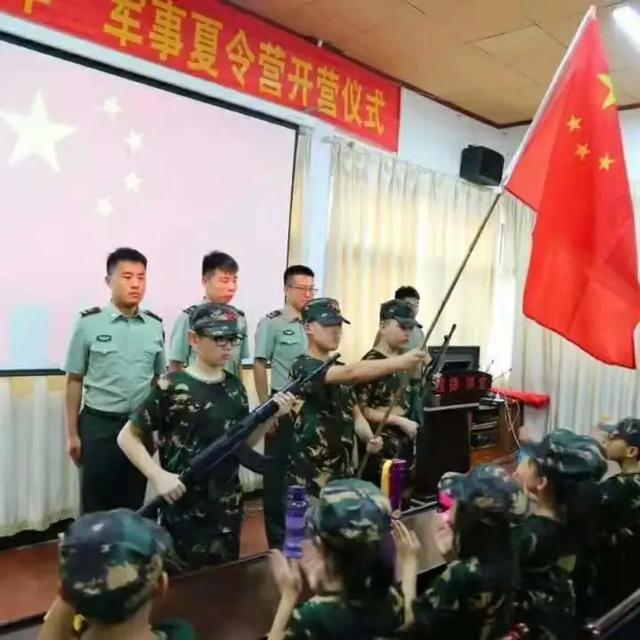全封闭军事化管理学校怎么教育孩子(军事化管理封闭式学校对孩子好吗)(图2)