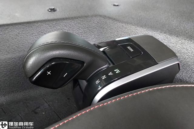 沃尔沃亮相了电动沃尔沃FH牵引车，实力如何？实拍带您好好看看