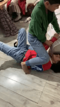 爆笑的GIF动态图：我也这样干过，让她男朋友追了三条街！