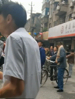 妹子，你们头上戴着钢丝球在哪买的？