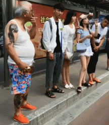 爆笑的GIF动图：大师，你出家前也是社会人吧！