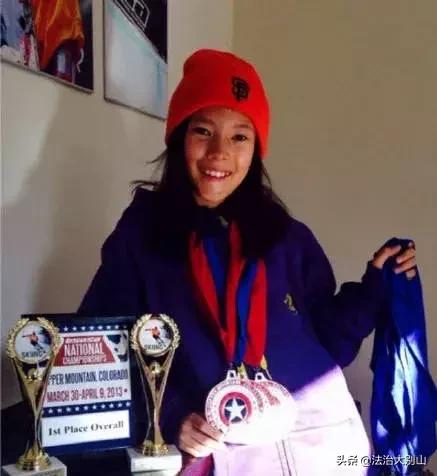 15岁美国华裔天才少女加入中国籍，征战冬奥会，全家学霸本人美翻了