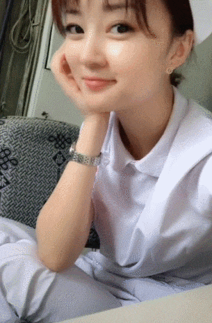 美女的邪恶GIF会动的图片：天使之吻，你有什么感受呀？