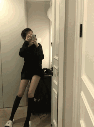 内涵美女的动态图GIF：细的有点过分了吧啊