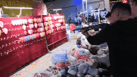 搞笑的GIF动图：哥们，娶个媳妇不用这么激动吧？