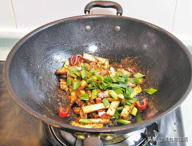 酱爆肉丁 酱爆肉丁（酱爆肉丁的家常做法） 美食