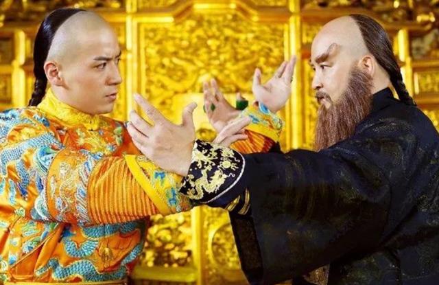 鳌拜手握重兵40万，却为何至死不肯造反？看看他背后的靠山
