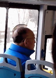 搞笑的动图GIF：熬了三十年终于坐上了肆无忌惮的位置