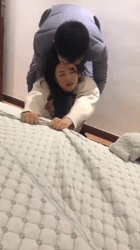 搞笑的动态GIF图片：娶个二货媳妇以后，天天是动作片