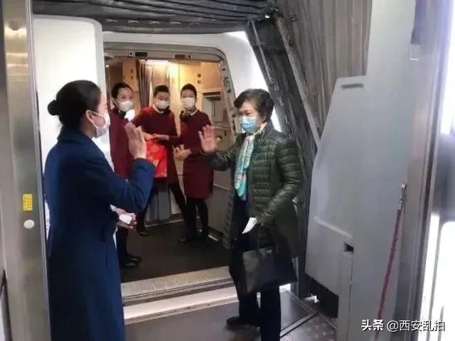 李兰娟简介:从赤脚医生到中国工程院院士，她是无私奉献的时代英雄-李兰娟