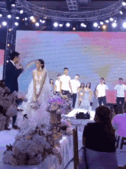 爆笑的动图GIF:在酸臭的恋爱环境中,作为单身贵族的我独自沉沦/