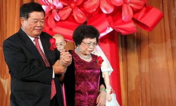 曹德旺：捐款260亿，与美国政府打官司，他凭什么这么狂？