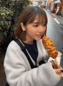 极具诱惑的美女动图：美女这舌头也太长了吧！