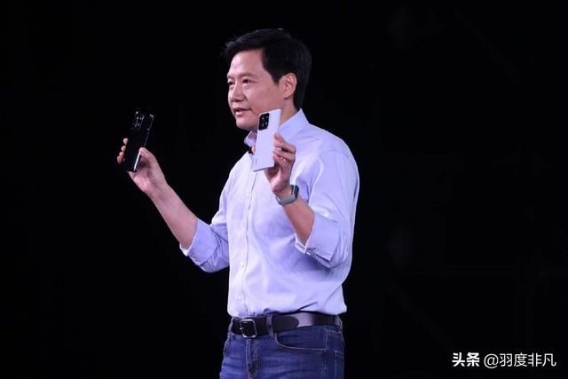 是否選擇屏下鏡頭方案手機，雷軍耿直奉勸，盧偉冰觀點引網友贊同