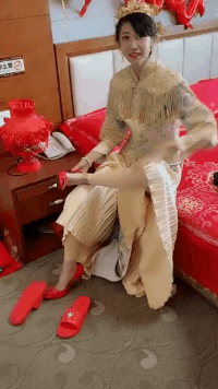 漂亮美女邪恶GIF图：相亲妹子让人感觉太有压迫感了！