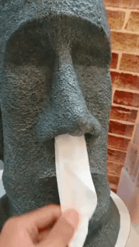 爆笑的动态图GIF：小妹妹，你的棒棒糖不错啊！