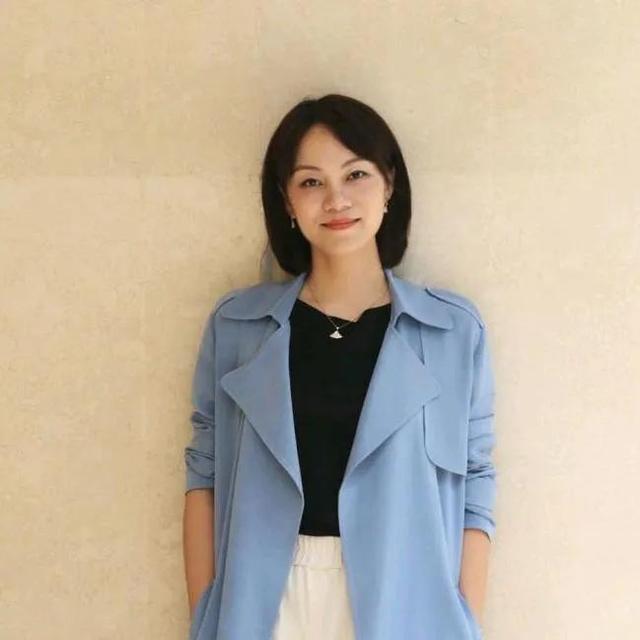 北大女硕士辞去互联网高管转行卖书，给普通人有什么启示？