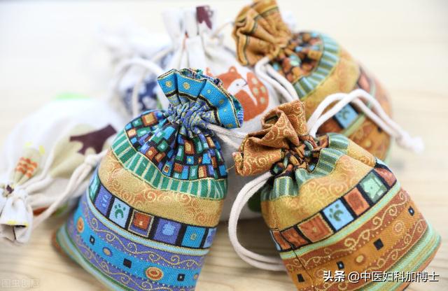 肺开窍于鼻，秋燥最易诱发鼻炎，小小香囊有妙用