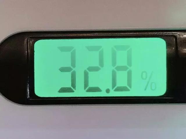 身体乳是挤在手上吗