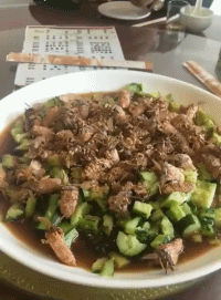 搞笑的动态图GIF：男人就是要对自己狠一点，一点都不疼