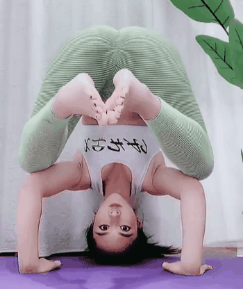 很邪恶的妹子GIF：你在凝视深渊的时候，深渊也在凝视你