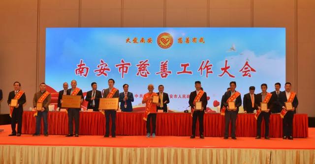 海南合展石业工程公司