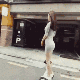 健身房美女GIF动态图片大全：大白天练习这个不太好吧？