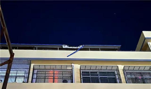 陈建军身上明明有安全绳，为何没能把他拉住？当地商户给出了答案